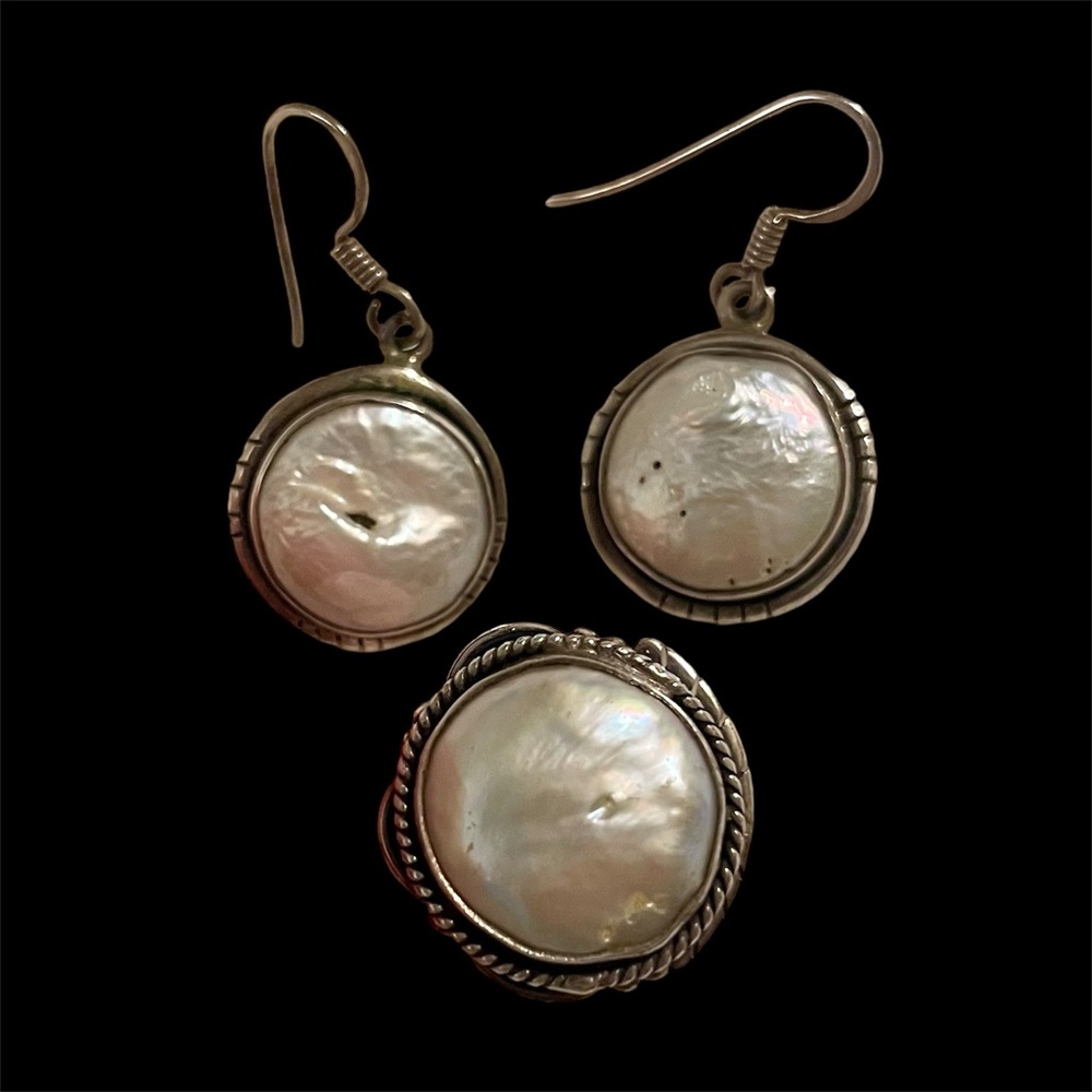 Beautiful Sterling Silver & Mobe Pearl ring (sz 7) & (fish hook) earring set EUC